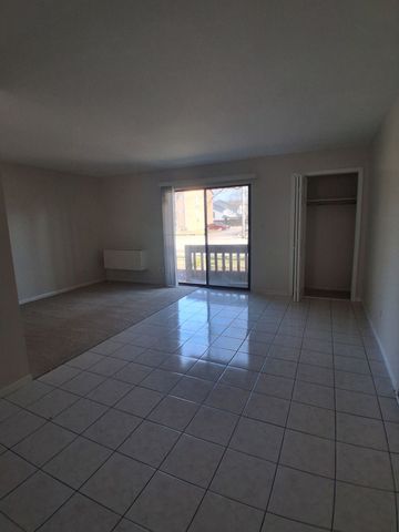 266 12th Street 3B, Wheeling, IL 60090