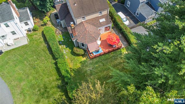 19 Essex Road, Essex Fells, NJ 07021