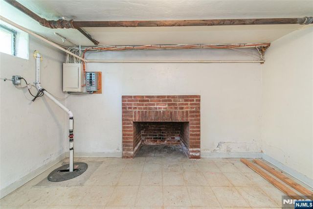 19 Essex Road, Essex Fells, NJ 07021