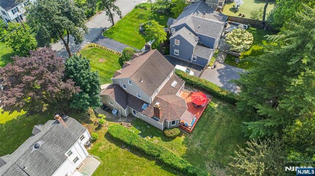 19 Essex Road, Essex Fells, NJ 07021