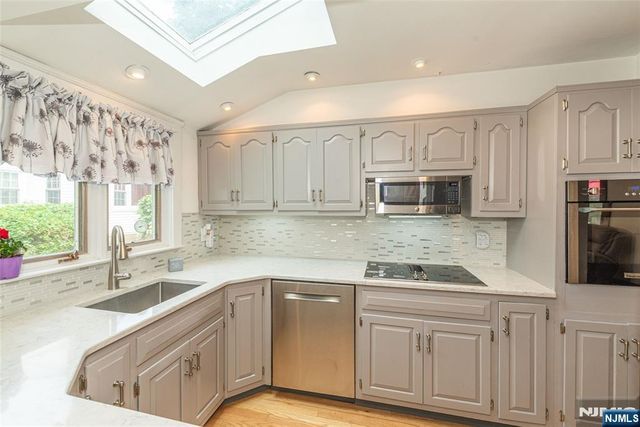 19 Essex Road, Essex Fells, NJ 07021