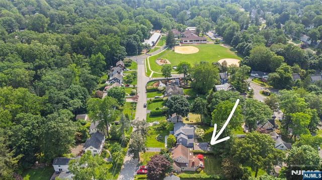 19 Essex Road, Essex Fells, NJ 07021