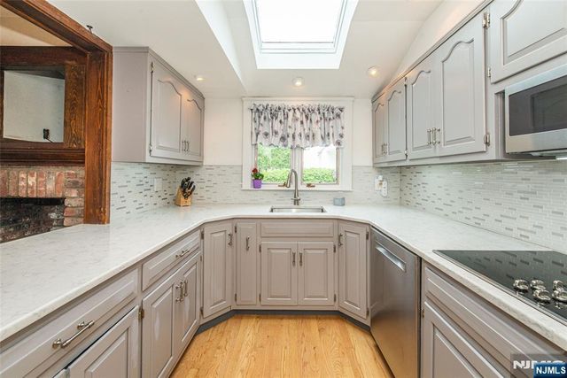 19 Essex Road, Essex Fells, NJ 07021