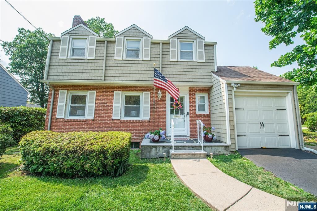 19 Essex Road, Essex Fells, NJ 07021