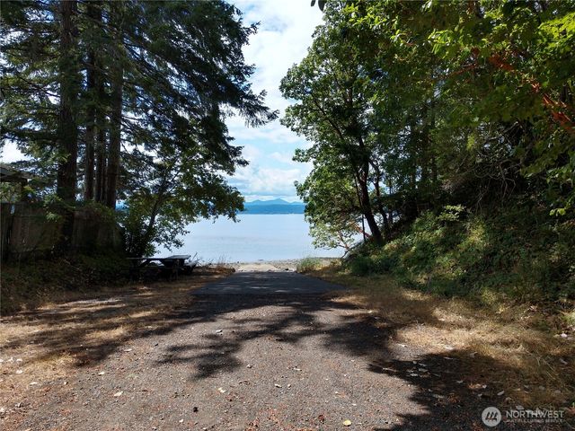 221 NE Madrona Avenue, Tahuya, WA 98588