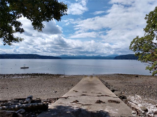 221 NE Madrona Avenue, Tahuya, WA 98588