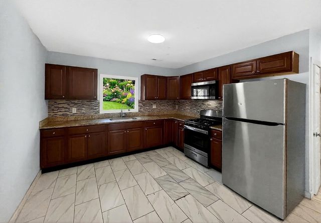 247 Pilgrim Ave 2, Worcester, MA 01604