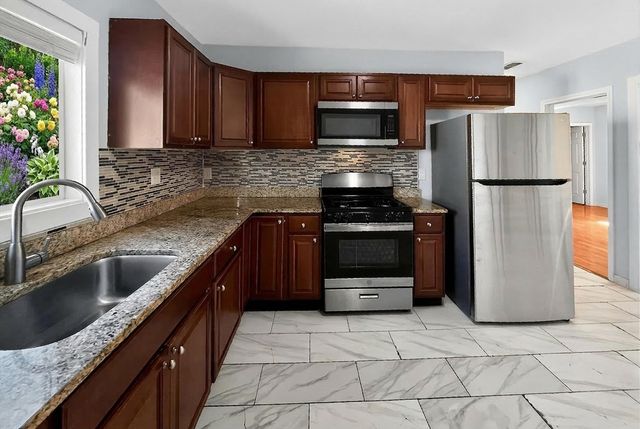 247 Pilgrim Ave 2, Worcester, MA 01604