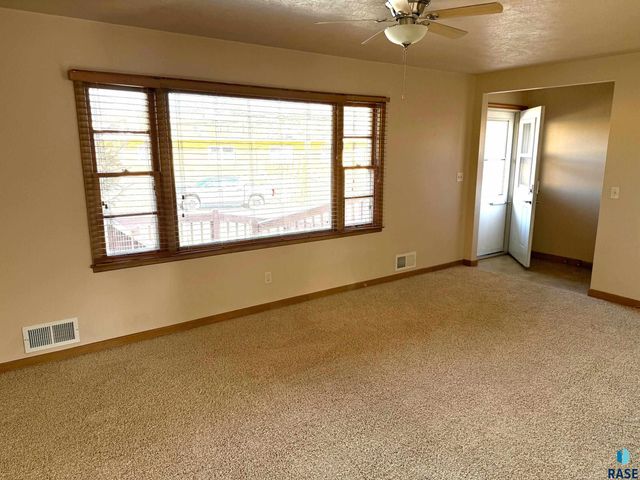 2405 W 28th St Street, Sioux Falls, SD 57105