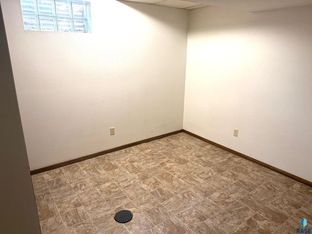 2405 W 28th St Street, Sioux Falls, SD 57105