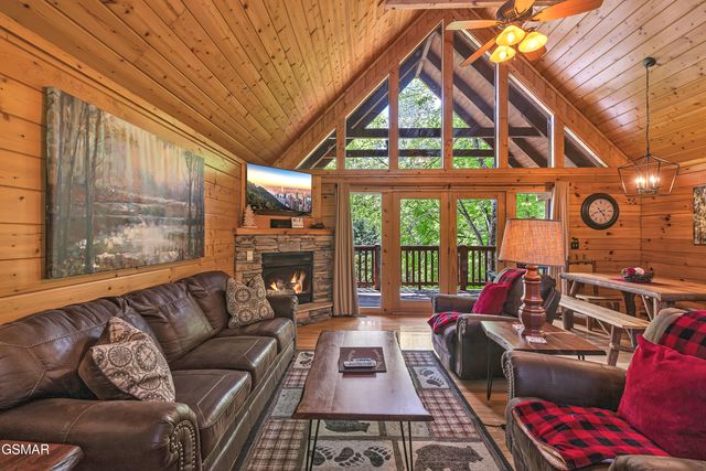 721 Poplar Falls Way, Gatlinburg, TN 37738