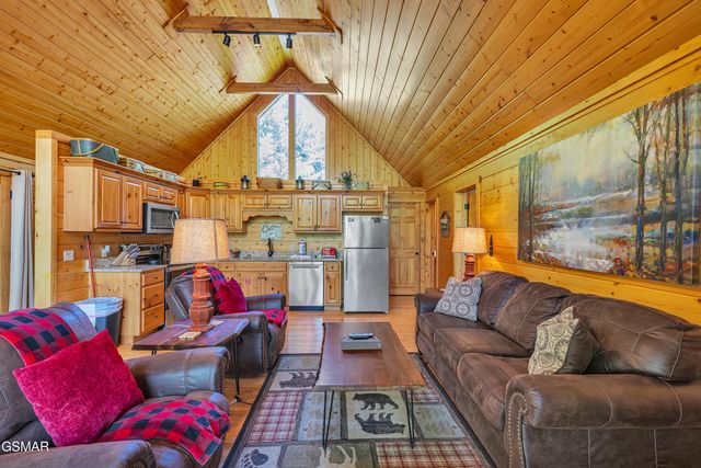 721 Poplar Falls Way, Gatlinburg, TN 37738