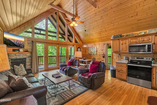 721 Poplar Falls Way, Gatlinburg, TN 37738