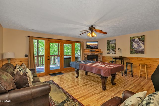 721 Poplar Falls Way, Gatlinburg, TN 37738