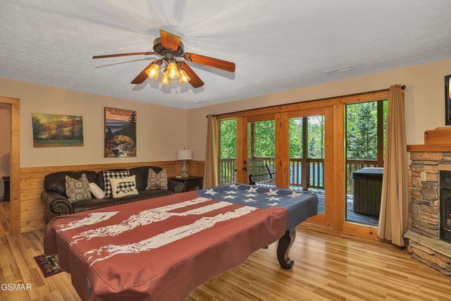 721 Poplar Falls Way, Gatlinburg, TN 37738