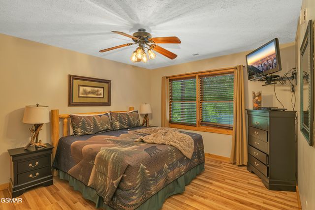 721 Poplar Falls Way, Gatlinburg, TN 37738