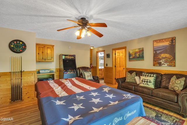 721 Poplar Falls Way, Gatlinburg, TN 37738