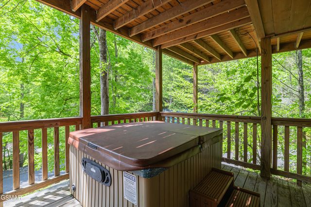 721 Poplar Falls Way, Gatlinburg, TN 37738