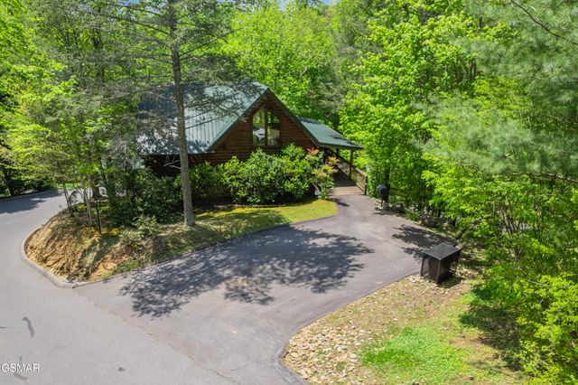 721 Poplar Falls Way, Gatlinburg, TN 37738