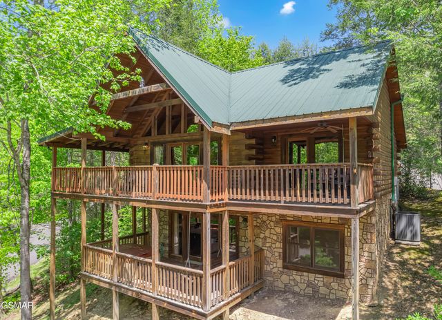 721 Poplar Falls Way, Gatlinburg, TN 37738