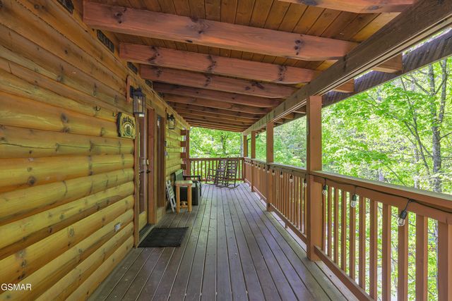 721 Poplar Falls Way, Gatlinburg, TN 37738