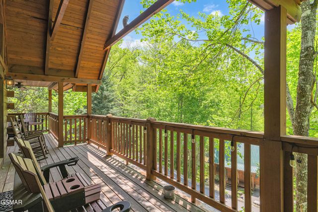 721 Poplar Falls Way, Gatlinburg, TN 37738