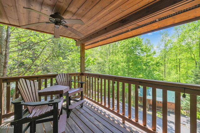 721 Poplar Falls Way, Gatlinburg, TN 37738