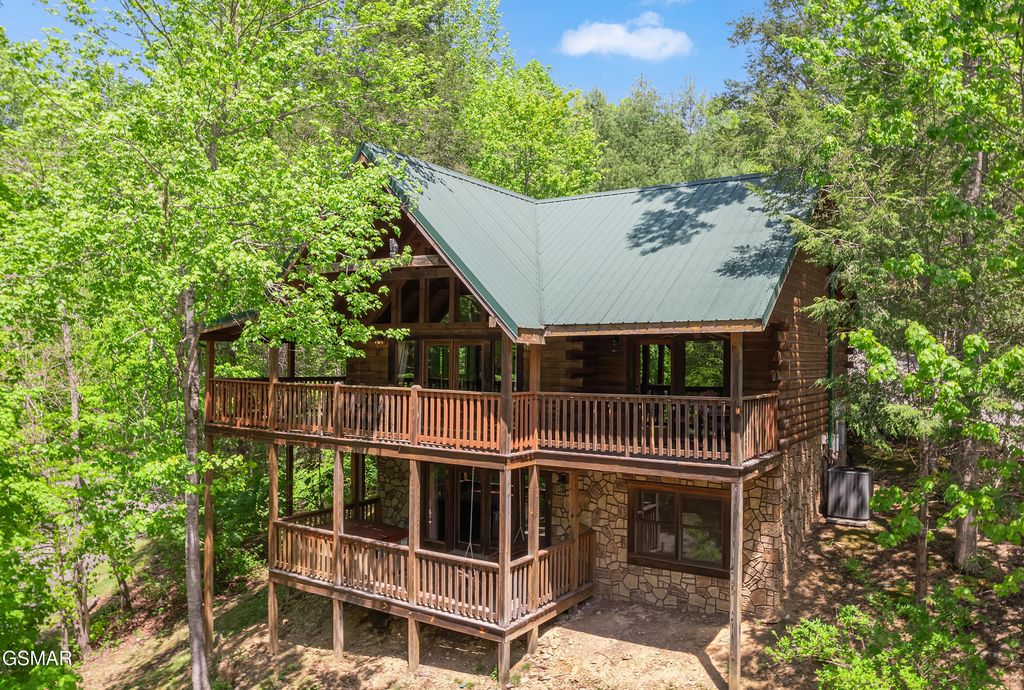 721 Poplar Falls Way, Gatlinburg, TN 37738