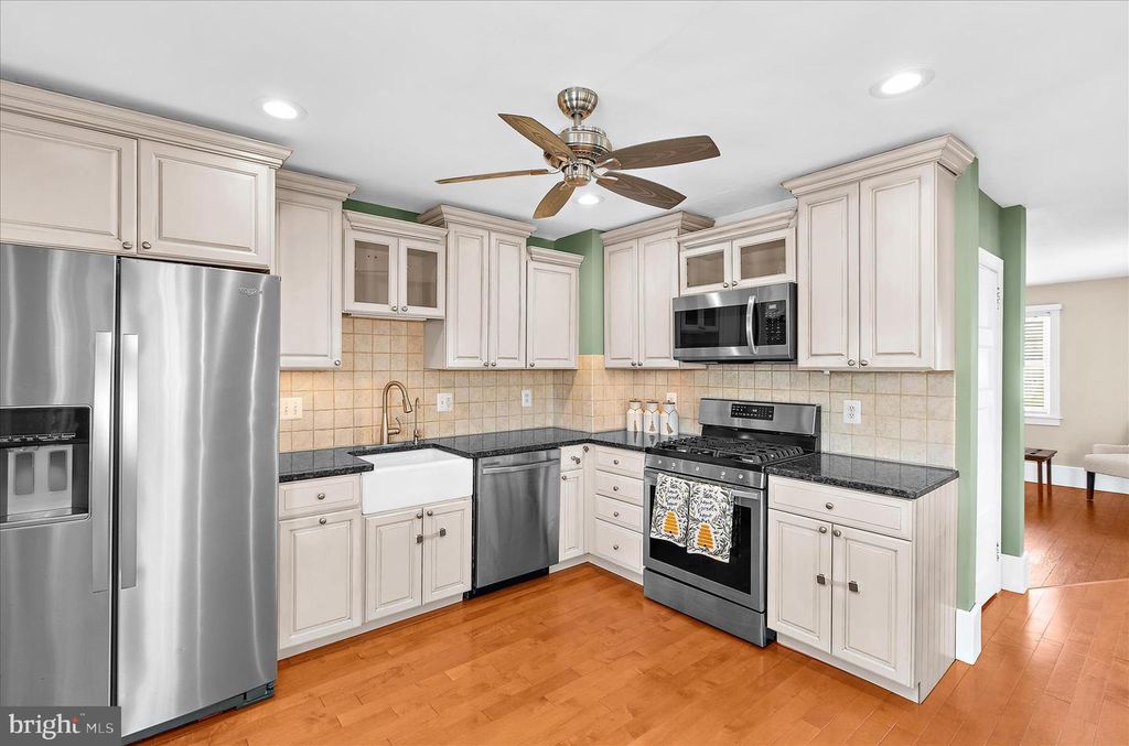 Image 12 of property listing at 161 MARGATE DR, Glen Burnie, MD 21060