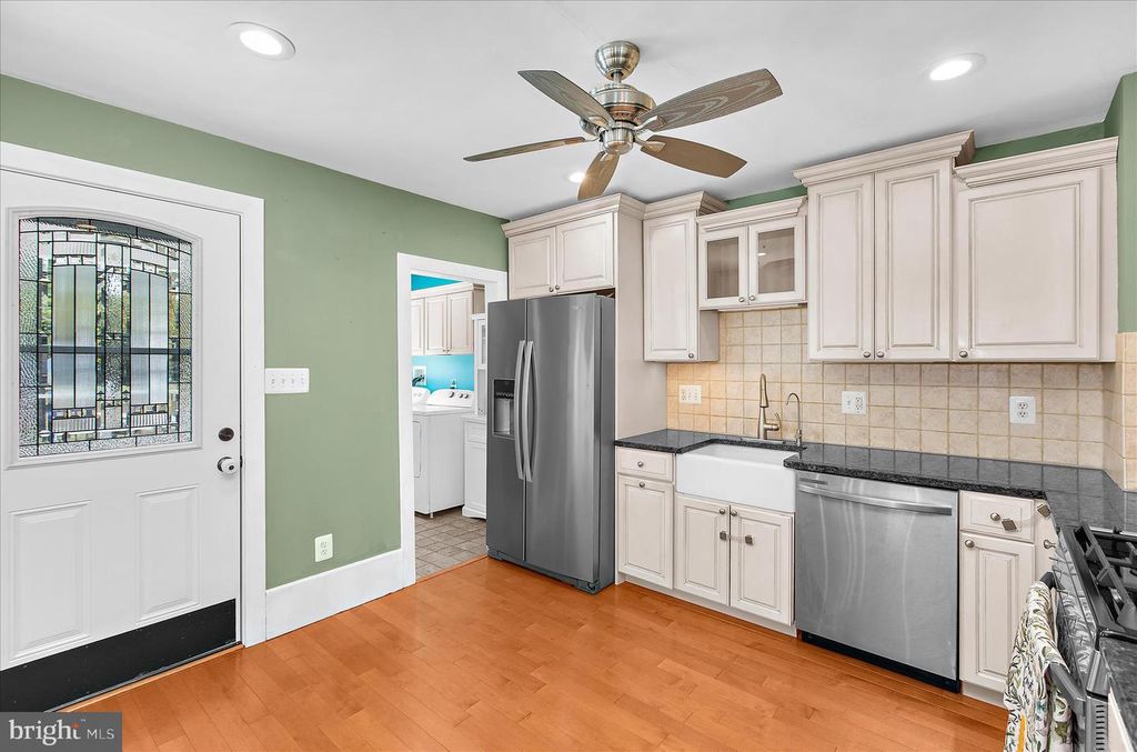 Image 14 of property listing at 161 MARGATE DR, Glen Burnie, MD 21060