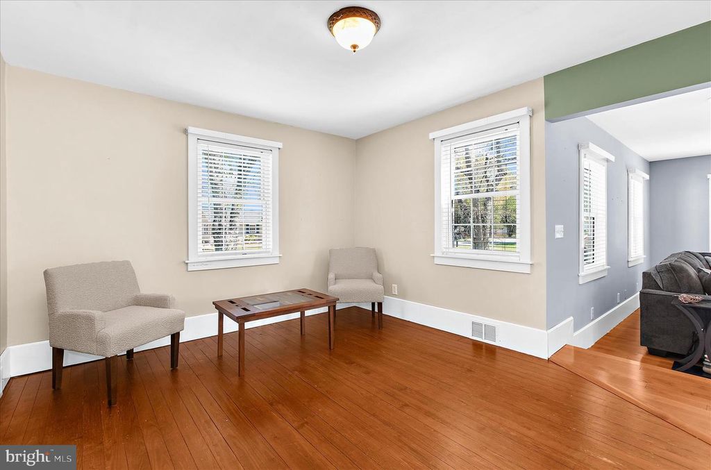 Image 16 of property listing at 161 MARGATE DR, Glen Burnie, MD 21060