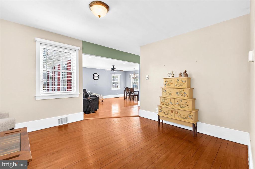 Image 17 of property listing at 161 MARGATE DR, Glen Burnie, MD 21060