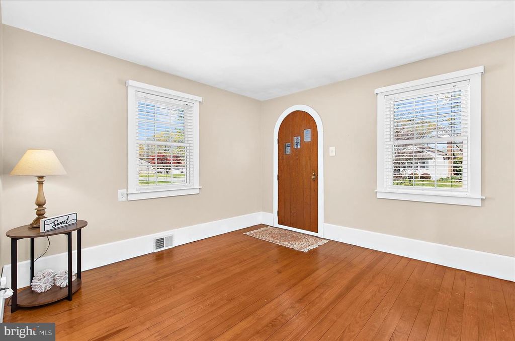 Image 19 of property listing at 161 MARGATE DR, Glen Burnie, MD 21060