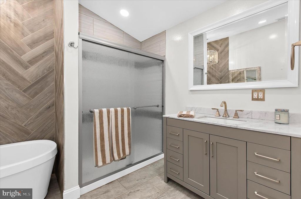 Image 24 of property listing at 161 MARGATE DR, Glen Burnie, MD 21060