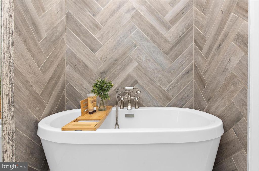 Image 25 of property listing at 161 MARGATE DR, Glen Burnie, MD 21060