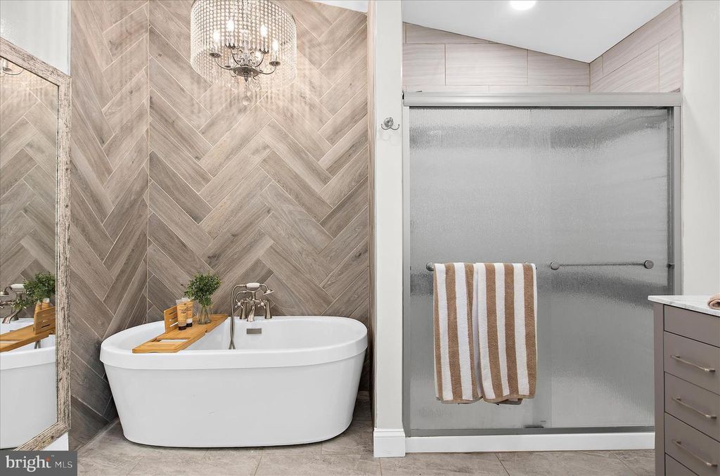 Image 3 of property listing at 161 MARGATE DR, Glen Burnie, MD 21060