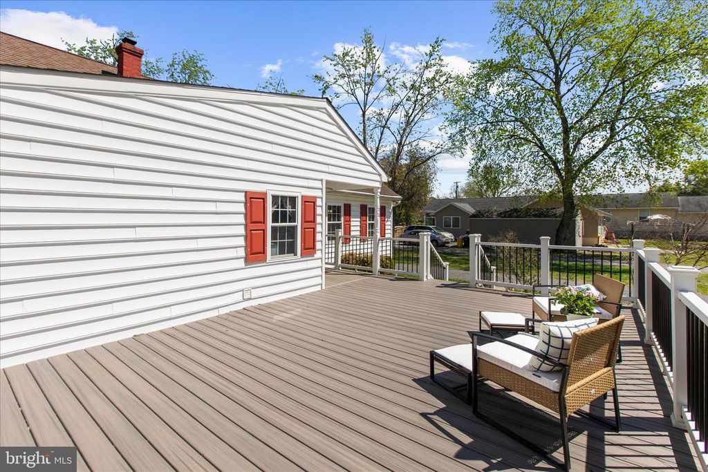 Image 5 of property listing at 161 MARGATE DR, Glen Burnie, MD 21060