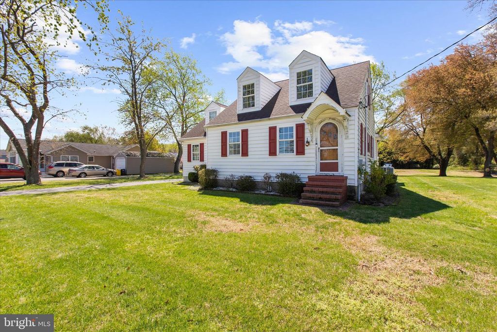 Image 7 of property listing at 161 MARGATE DR, Glen Burnie, MD 21060