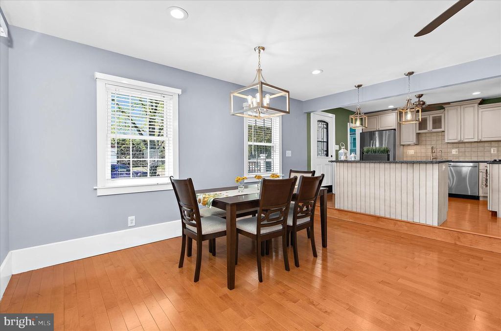 Image 9 of property listing at 161 MARGATE DR, Glen Burnie, MD 21060