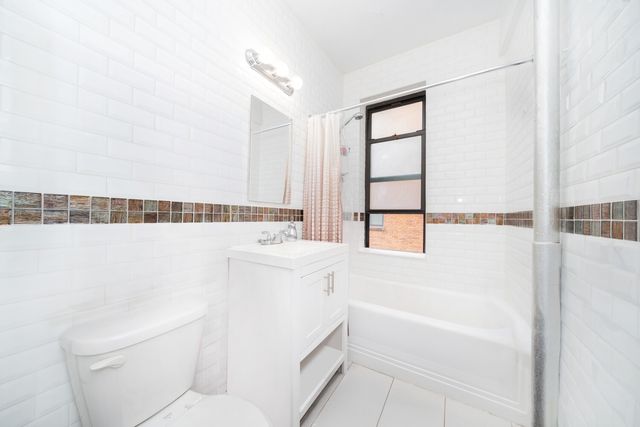 4141 41st St Apt 4G, New York City, NY 11104