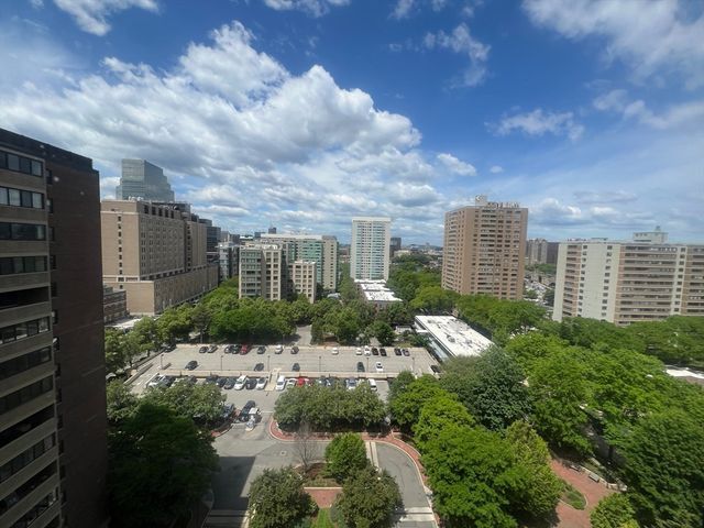 9 Hawthorne Place 15R, Boston, MA 02114