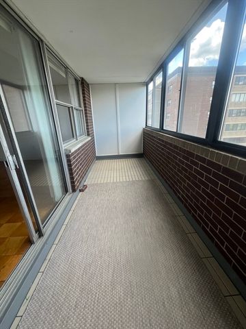 9 Hawthorne Place 15R, Boston, MA 02114