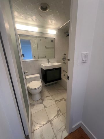 9 Hawthorne Place 15R, Boston, MA 02114