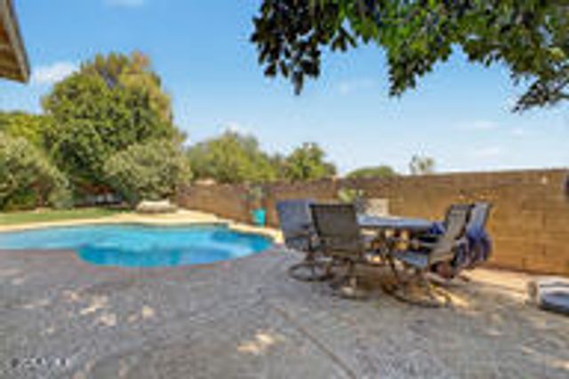 4337 E DESERT Lane, Gilbert, AZ 85234