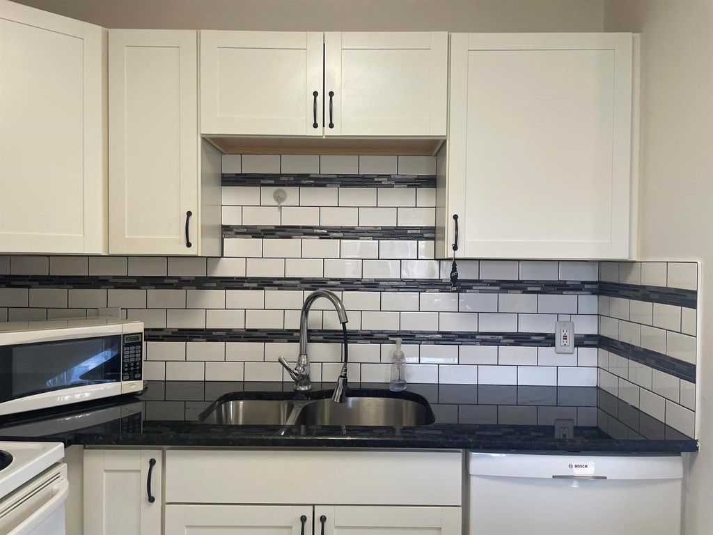 Image 10 of property listing at 234 Saxony E, Delray Beach, FL 33446