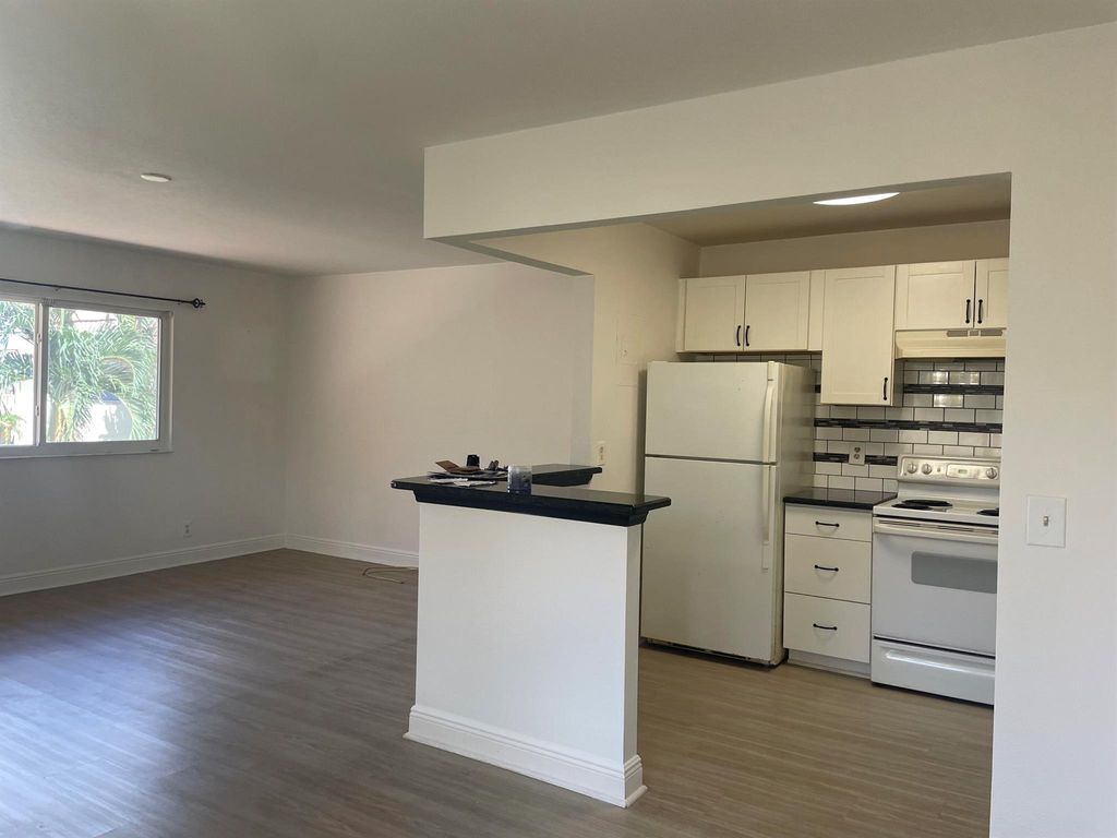 Image 13 of property listing at 234 Saxony E, Delray Beach, FL 33446