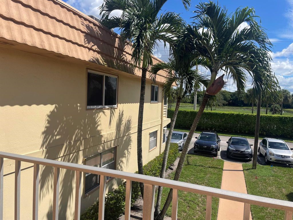 Image 30 of property listing at 234 Saxony E, Delray Beach, FL 33446