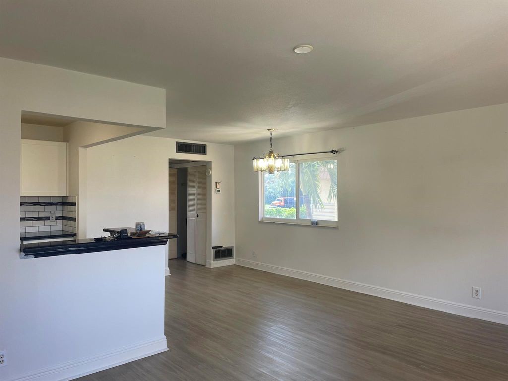 Image 8 of property listing at 234 Saxony E, Delray Beach, FL 33446