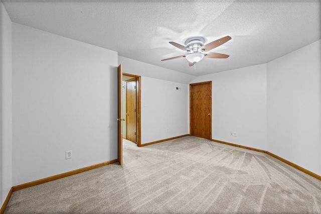 3907 SW Chartwell Court, Lee's Summit, MO 64082