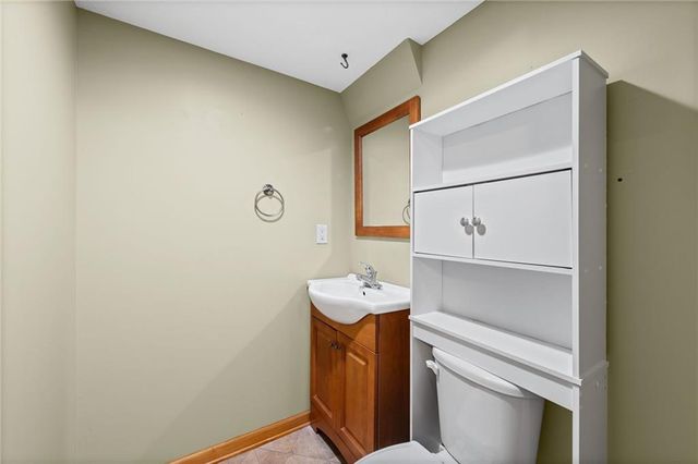 3907 SW Chartwell Court, Lee's Summit, MO 64082